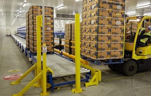 machine moving pallets