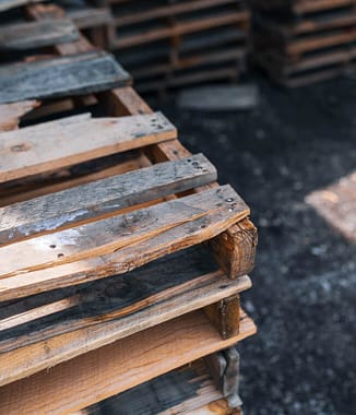 close-up of chipped corner on a pallet