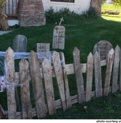 halloween decorations made out of pallets