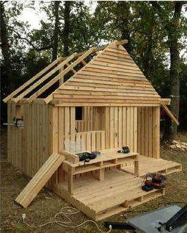 making a small house out of wooden pallets